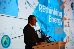 IRENA Director-General launches 'REthinking Energy' during a high-level event on 15 January 2017